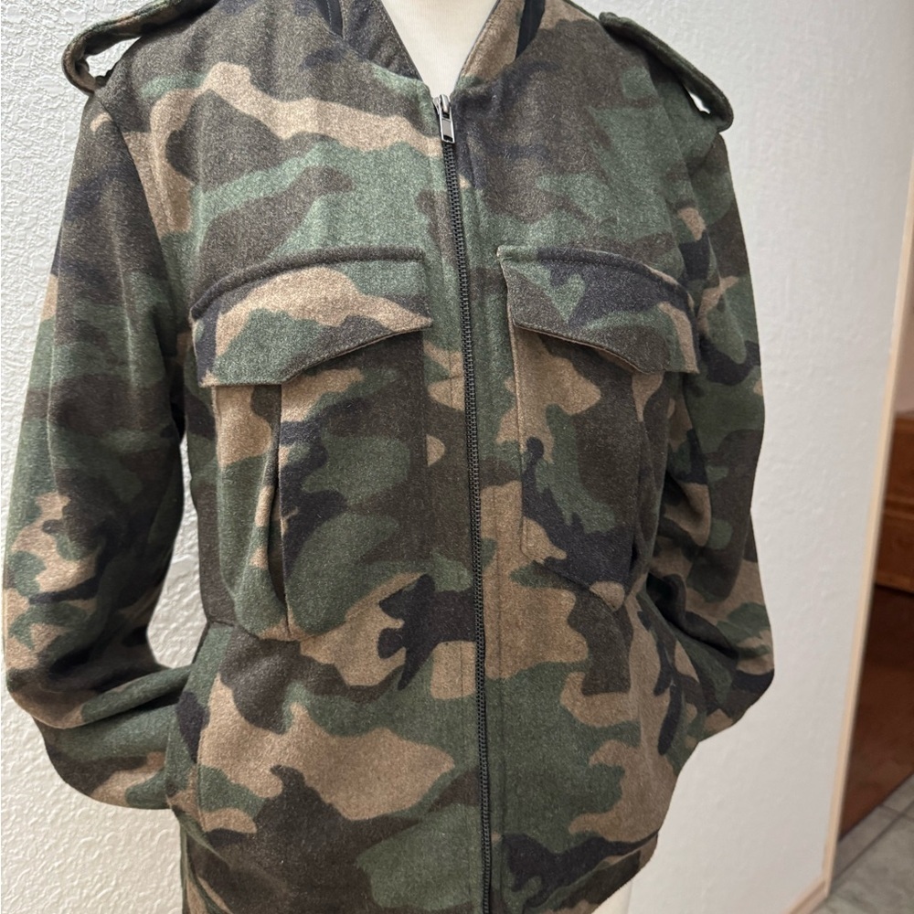 Current Air Unisex Camouflage Military Jacket Full Zipper Closure Size Small EUC